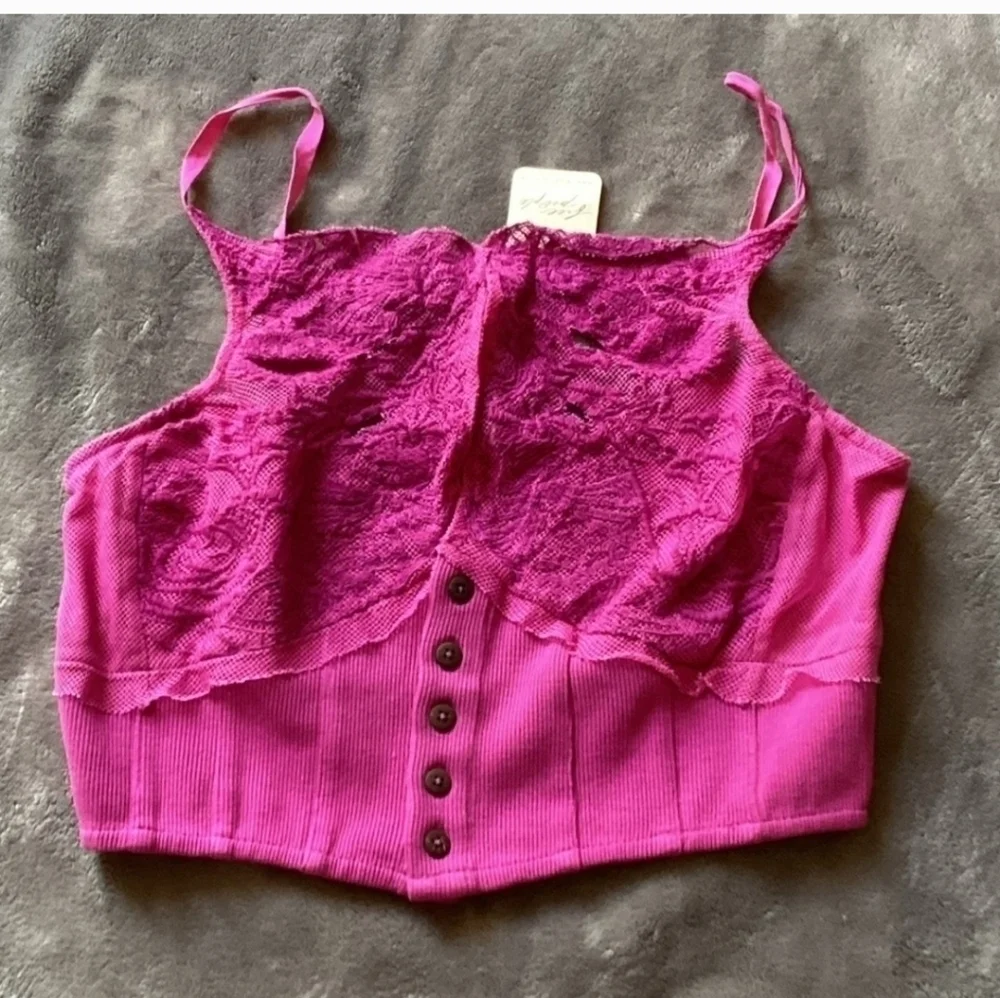 NWT Free People Have My Heart cami Sz M, peekaboo front, gorgeous color